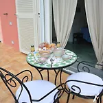 Oda ve Kahvaltı Nonnangela 3*